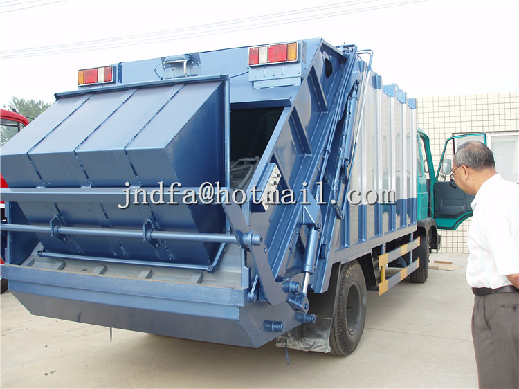DongFeng Compression Garbage Light Trucks，Garbage Collecting Truck